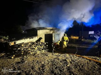 Вогнеборці Хуста за лічені хвилини впоралися з нічною пожежею