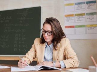 Зарплати підвищили, але виникла нова проблема: чому вчителі б’ють на сполох