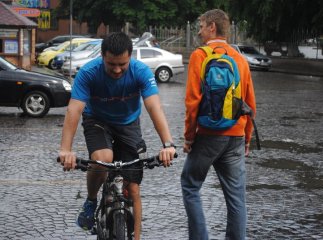 Попри дощ у Мукачеві відбувся велоквест "Вогонь та вода" (ФОТО)
