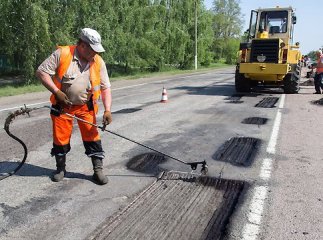 Зарплата від 18 до 30 тисяч гривень: "Укравтодор" обіцяє покращити умови праці своїм працівникам