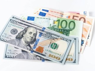 Виїзд за кордон для українців із євро та доларами