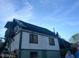 Власники та сусіди виносили майно, а пожежники рятували будинок на Тячівщиніі