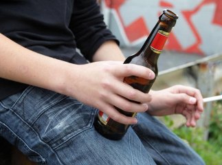 У Мукачеві оштрафували жінку на кілька тисяч гривень за продаж пива неповнолітньому