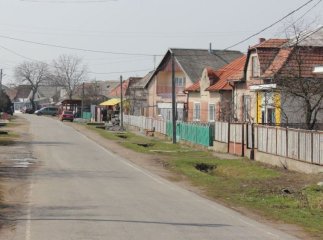 Унікальне село “між двома світами”, де зарплати європейські, а ціни українські