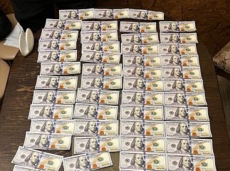 На Закарпатті затримали вчителя з купою доларів: у чому звинувачують педагога На Закарпатті затримали вчителя з купою доларів: у чому звинувачують педагога