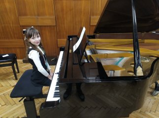 Юна закарпатська піаністка здобула бронзу на Міжнародному конкурсі