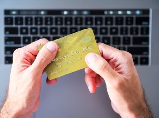 Що не можна робити зі своєю банківською карткою: в Україні посилять відповідальність за «дропи»