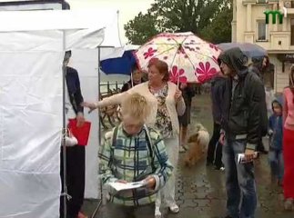 В Ужгороді відбулась акція "Кинь цигарку – отримай цукерку" (ВІДЕО)