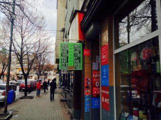 У Мукачеві долар продають вже по 27 гривень, євро – більше тридцяти
