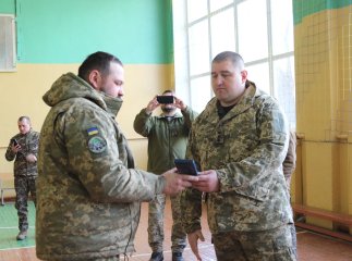 Командир славетної 128-ї бригади нагородив найкращих воїнів