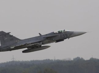 Угорські винищувачі піднялись в повітря через літак з Закарпаття, який нелегально перетнув кордон
