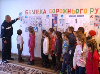Працівники поліції навчали дітей правил дорожнього руху