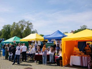 В Ужгороді відбувся Ярмарок вакансій, на якому населення мало змогу знайти роботу