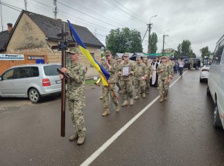 Сьогодні поховали закарпатця, який загинув, боронячи незалежність України