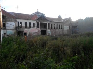 Невідомі відкрили ворота до руїн ужгородської "Корони"
