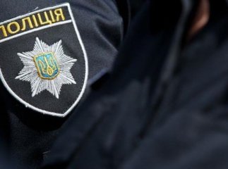 Під час обшуку у Виноградові побили поліцейського
