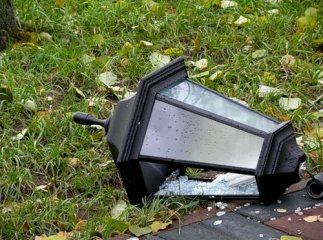 Двоє 17-річних юнаків понищили в Ужгороді декілька ліхтарів