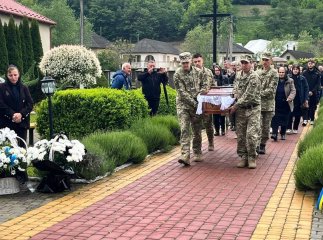 В області поховали захисника, який загинув на Харківщині