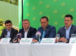 Розповіли про підготовку до виборів та окреслили завдання, – в Ужгороді відкрили обласний офіс партії "Слуга Народу"