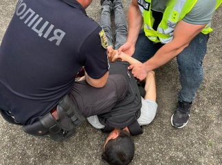 Закарпатець викрав з будинку 10 тисяч доларів та коштовні вироби