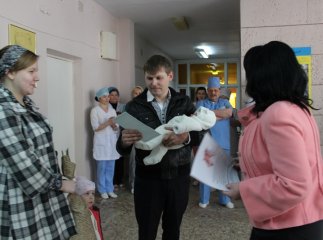 У Мукачівському пологовому будинку вперше вручили свідоцтво про народження