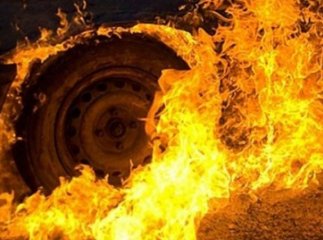 В Ужгороді за однією адресою горіли два автомобілі