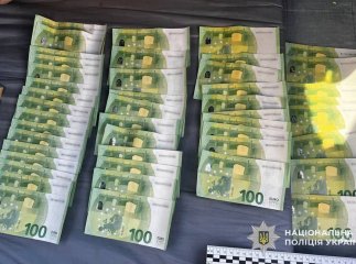 Поліція затримала осіб за підозрою у пограбуванні жінки