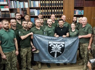Володимир Зеленський на Закарпатті вручив військовим державні нагороди