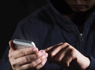 В Ужгороді в чоловіка вкрали мобільний