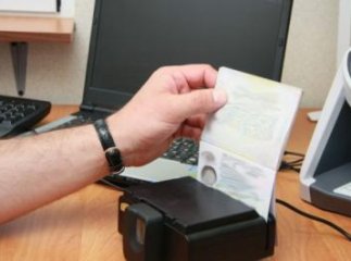 В Ужгороді прикордонники не пропустили через кордон українця, який при собі мав два паспорти