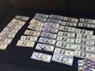 На Закарпатті під час отримання хабара у кілька тисяч доларів затримали посадовця