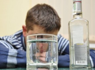 Дитину змусили вживати алкоголь, зняли це на відео і поширили у Фейсбук