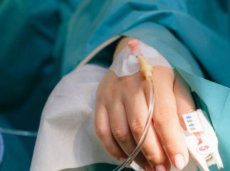 Батько і мати у реанімації, дитина постраждала менше: що відомо про отруєння сім’ї чадним газом