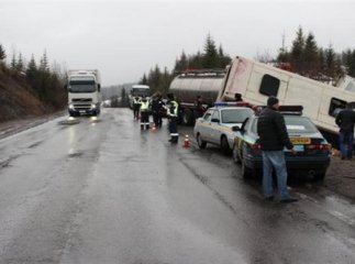 24-річний закарпатський водій автобуса потрапив у жахливу ДТП на Львівщині (ФОТО)