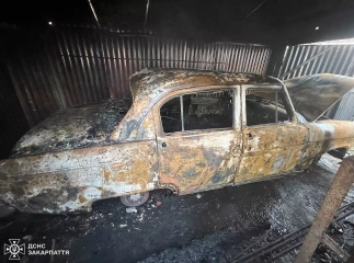 В Ужгороді горіли гаражі. Вогнем значно пошкоджено автомобіль