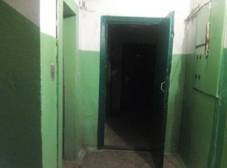Знайдено чоловіка, який у під’їзді будинку напав на ужгородця та побив його