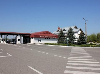 На митному посту "Лужанка" затримали інспектора-хабарника