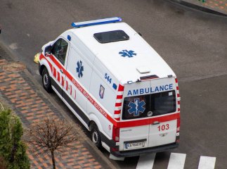 На Тячівщині жінка впала з балкона третього поверху: постраждалу госпіталізували