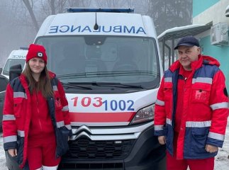 Медики «швидкої» розповіли, як діставались до породіллі, попри погану дорогу