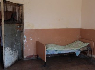 У мережу виклали фото жахливих умов, в яких лікують психічнохворих