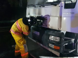 Саме їхав із Мукачева: на трасі із вантажівкою водія трапилось лихо