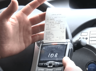 Патрульних Ужгорода та Мукачева "озброїли" терміналами для миттєвої оплати штрафів