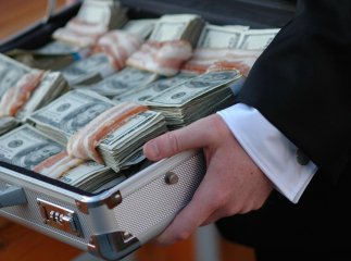 Крадіжка дня: в Ужгороді зловмисник з будинку вчителя вкрав три мільйони гривень