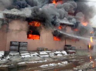 На Тячівщині згорів великий торговий центр