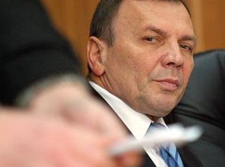 За попередньою інформацією, у дворі мера Ужгорода вибухнула світло-шумо-звукова граната (ФОТО)