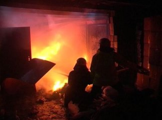 У Середньому загорівся гараж