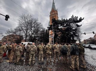У Мукачеві провели в останню путь Артура Пашкуляка, який загинув на війні