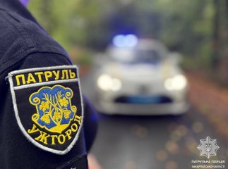 П’яний водій скоїв аварію на парковці торгового центру в Ужгороді