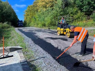 На Закарпатті триває ямковий ремонт доріг