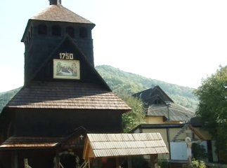 На Закарпатті священник-блогер і селяни врятували церкву